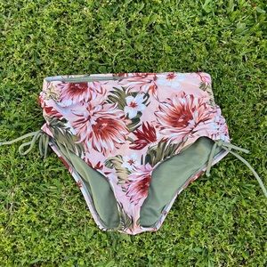 Kona Sol Small floral Swimsuit Bikini Bottoms size small Preowned summer pool